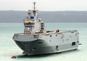 Photo Wikimedia Commons : Le Bâtiment de Projection et de Commandement (BPC) Mistral