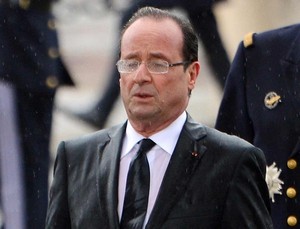 francois-hollande-le-dieu-de-la-pluie_large